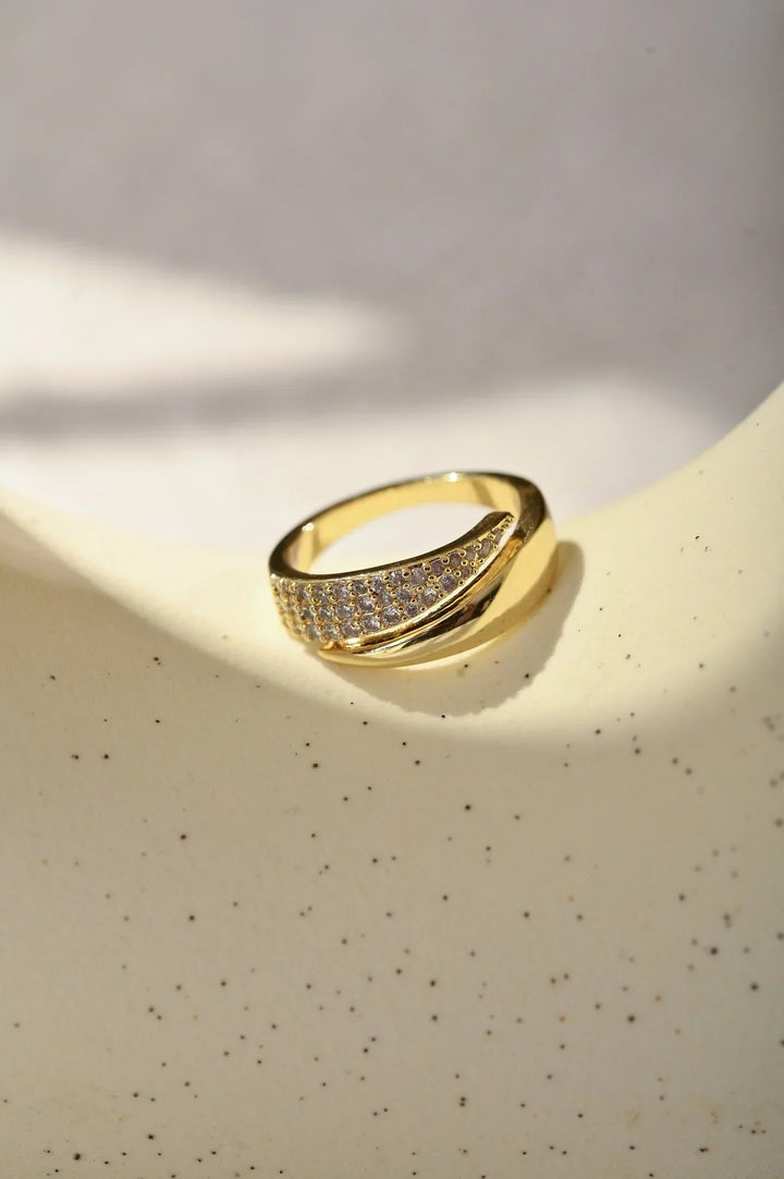 Elegante Gouden Ring met Sprankelende Stenen (1+1 GRATIS)