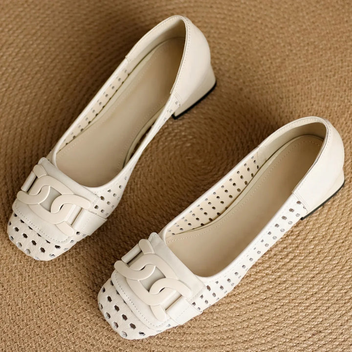 Dames zomer instapschoenen van schapenvacht met vierkante neus en metalen gesp, elegante damessandalen in OL-stijl met een middelhoge hak van 4 cm.