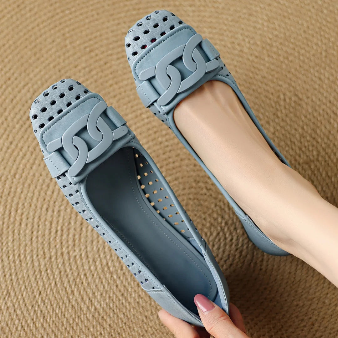Dames zomer instapschoenen van schapenvacht met vierkante neus en metalen gesp, elegante damessandalen in OL-stijl met een middelhoge hak van 4 cm.