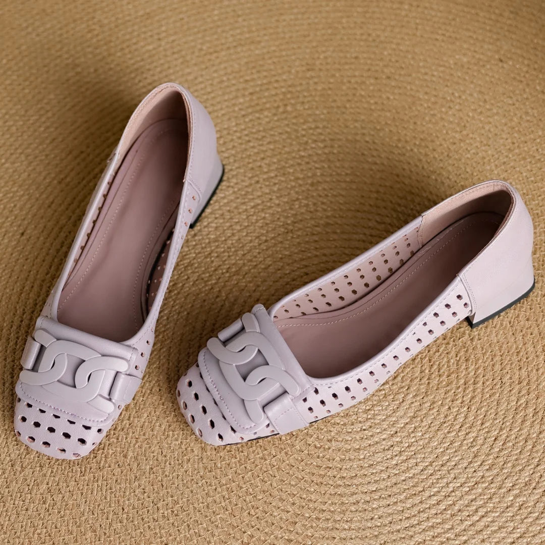 Dames zomer instapschoenen van schapenvacht met vierkante neus en metalen gesp, elegante damessandalen in OL-stijl met een middelhoge hak van 4 cm.