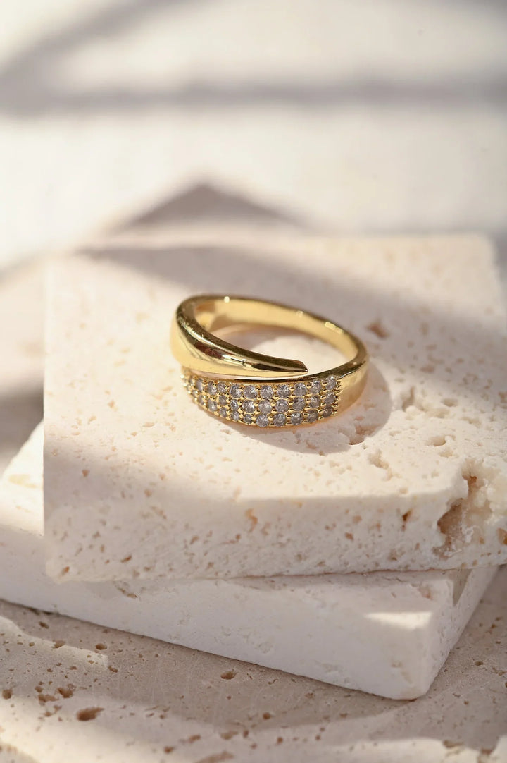 Elegante Gouden Ring met Sprankelende Stenen (1+1 GRATIS)